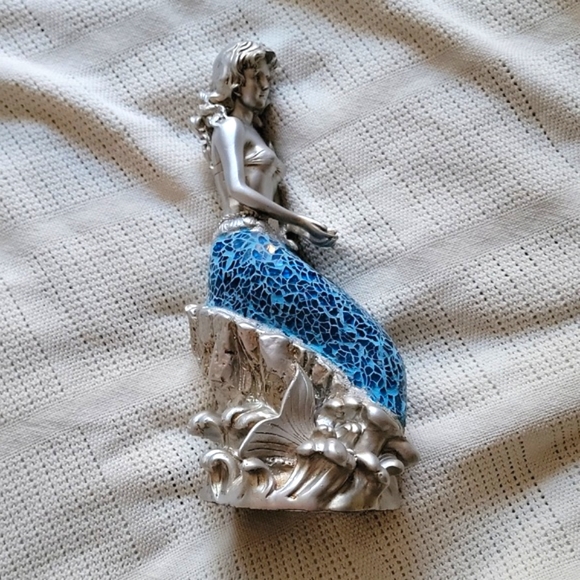 Mermaid Fairytale Feminine Magical Figurine Sculpture Statue in Silver n Blue - Picture 3 of 9